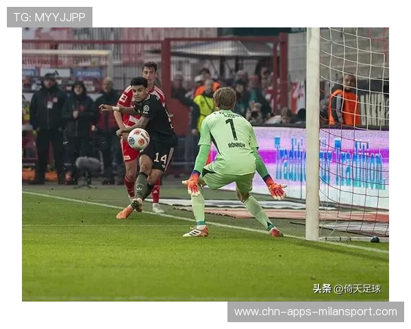 拜仁外线穿插频繁，攻势层出不穷