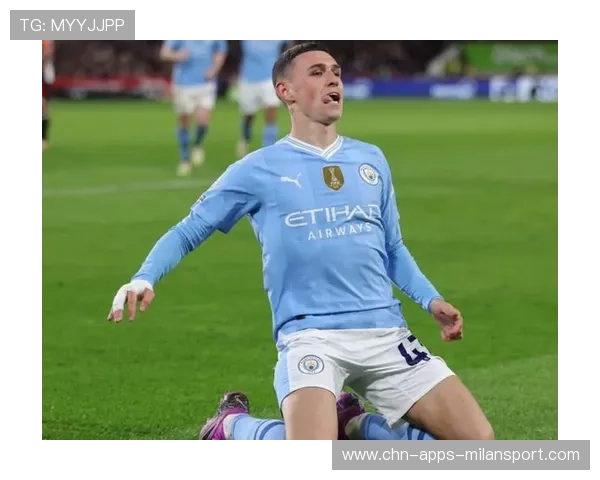 福登连续假动作晃开对手，挑射破门